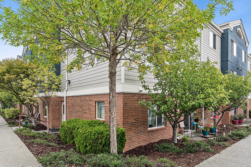 Landscaping at Woodrose Senior Affordable Apartments in Bellingham WA